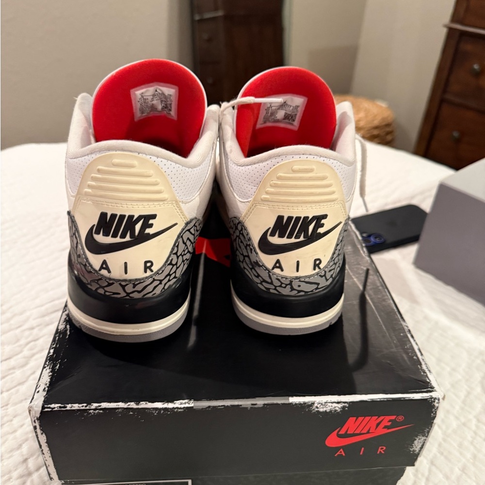 Jordan 3 Retro Size 9 - Picture 3 of 7
